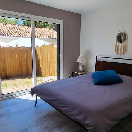 Maison De 2 Chambres A A 700 M De La Plage Avec Jardin Clos Et Wifib 펜션 랑통