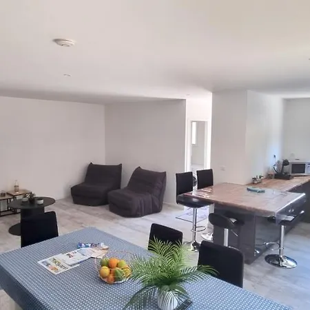Maison De 2 Chambres A A 700 M De La Plage Avec Jardin Clos Et Wifib 펜션 랑통
