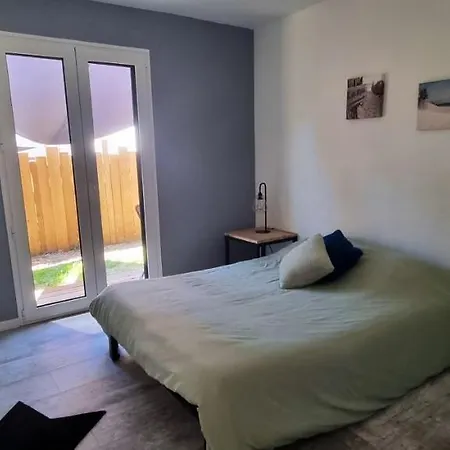 Maison De 2 Chambres A A 700 M De La Plage Avec Jardin Clos Et Wifib * 랑통